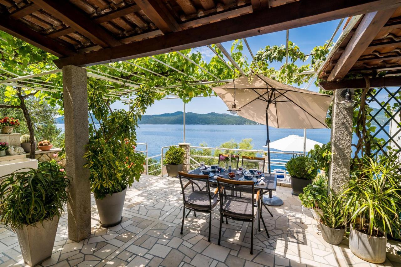 Apartments Ratac Lobrovic With Private Beach And Beautiful Sunset Слано Экстерьер фото