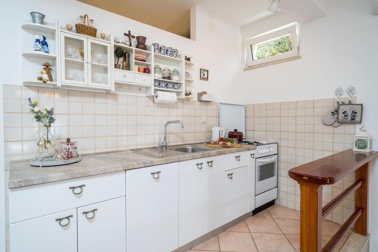 Apartments Ratac Lobrovic With Private Beach And Beautiful Sunset Слано Экстерьер фото