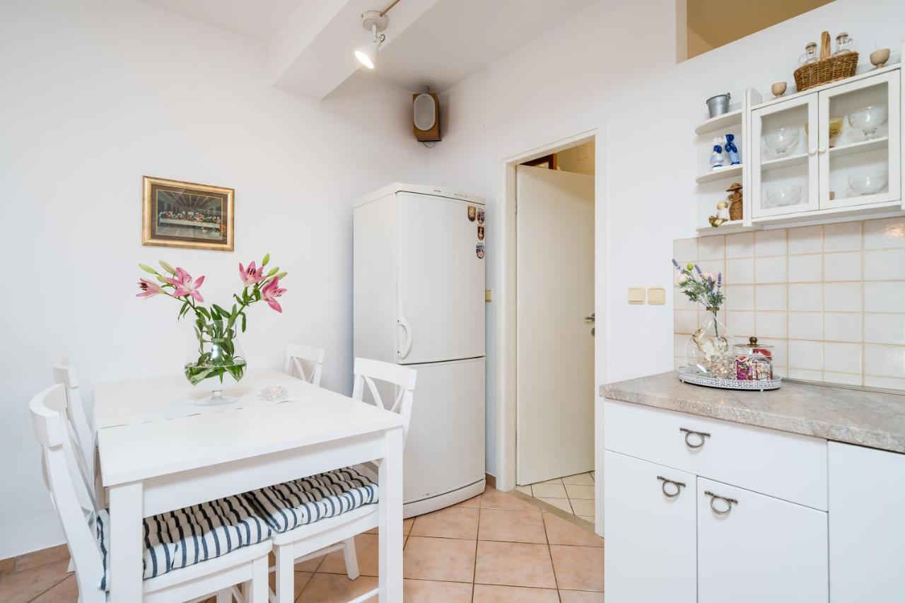 Apartments Ratac Lobrovic With Private Beach And Beautiful Sunset Слано Экстерьер фото