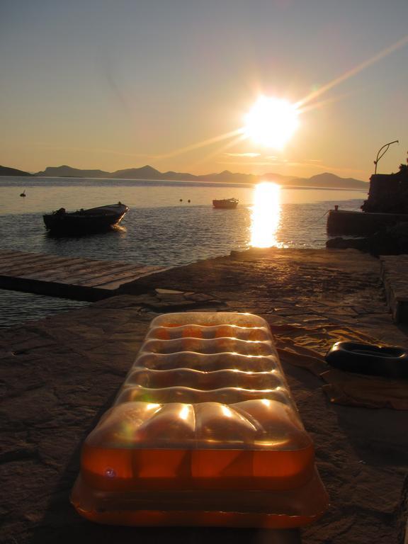 Apartments Ratac Lobrovic With Private Beach And Beautiful Sunset Слано Экстерьер фото