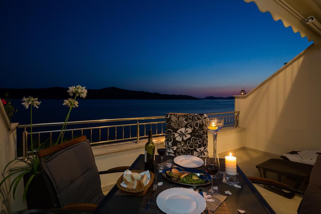 Apartments Ratac Lobrovic With Private Beach And Beautiful Sunset Слано Экстерьер фото