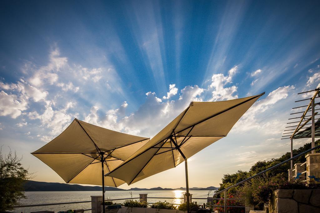 Apartments Ratac Lobrovic With Private Beach And Beautiful Sunset Слано Экстерьер фото
